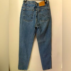 Vintage Levi’s slim fit tapered leg, size 10 regular, medium wash